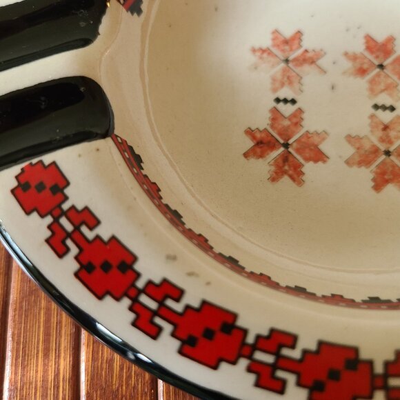 Two Ukrainian Vases/ Ashtray/Glass Mug - Picture 7 of 10